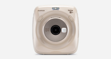Cut-out image of an instax SQUARE SQ20 instant camera.